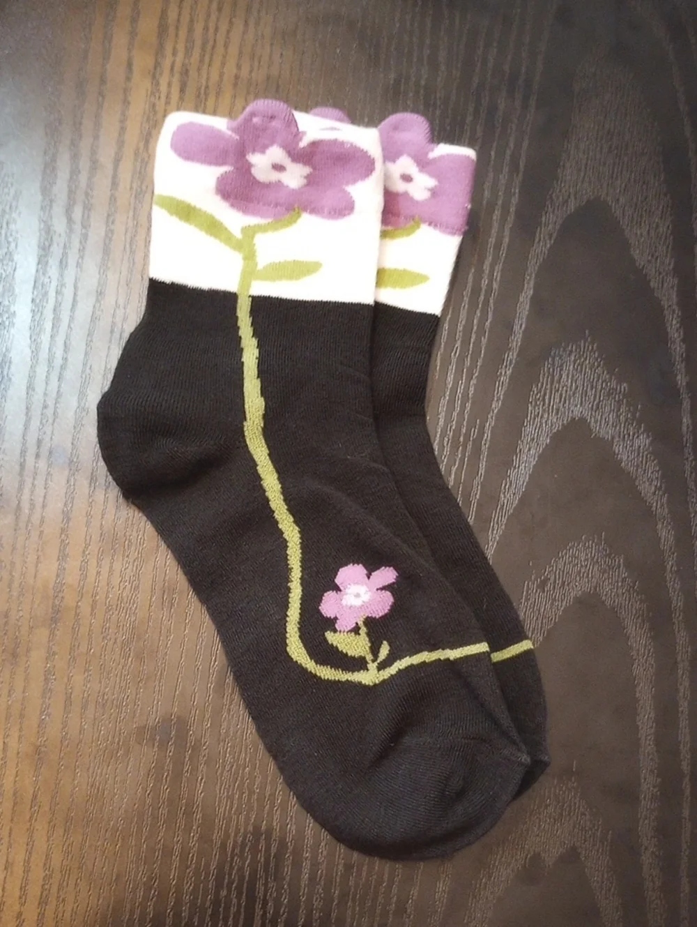 Black White Purple Floral 90% Cotton Novelty Crew Ankle Socks Cottagecore